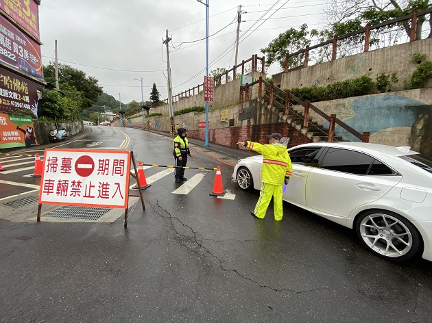 新莊警啟動清明連假交管措施 呼籲民眾分流掃墓避人潮 | 文章內置圖片