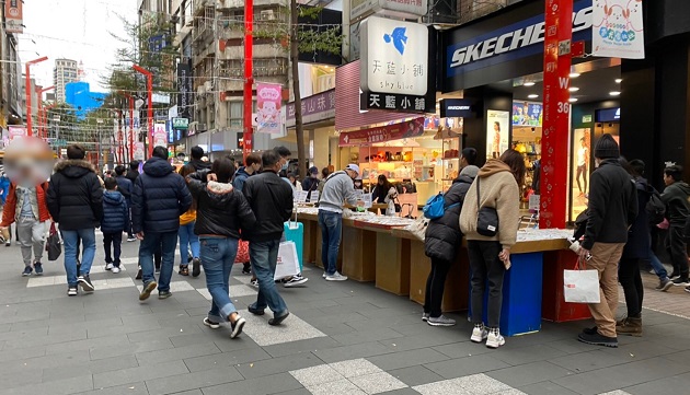 萬華警分局與法務部行政執行署臺北分署聯手出擊 強制查扣違規攤商、欠款大戶動產