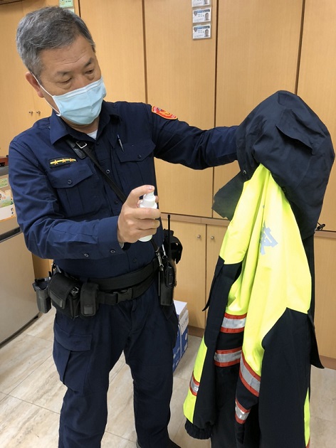 全面防疫不鬆懈 新莊警分局自製次氯酸水消毒液供外勤警使用 | 文章內置圖片