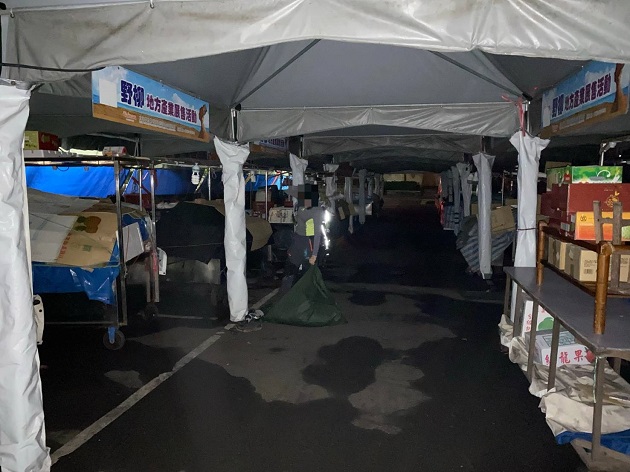 外籍女子因疫情滯留台遊野柳，旅費不足風雨中露宿街頭，金山警暖心安置渡過寒夜 | 文章內置圖片