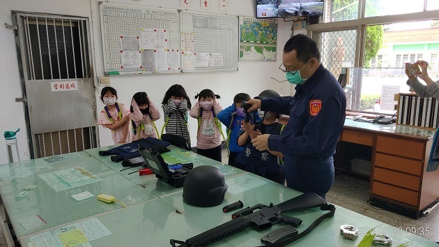 大禹国小师生参访派出所，认识、体验警察工作 | 文章内置图片