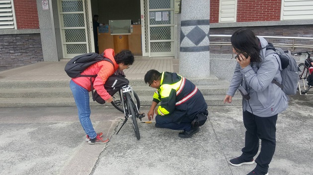 异乡游客遇难玉警巧手救援