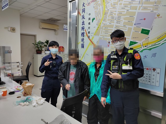 天冷心不冷飢餓失智男 遇暖警助找到回家路 | 文章內置圖片