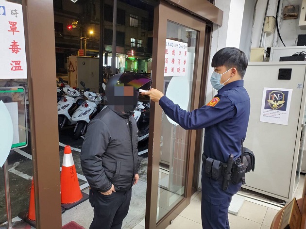 風景區及市場人潮聚集風險高 三峽警與區公所共同宣導防疫 | 文章內置圖片