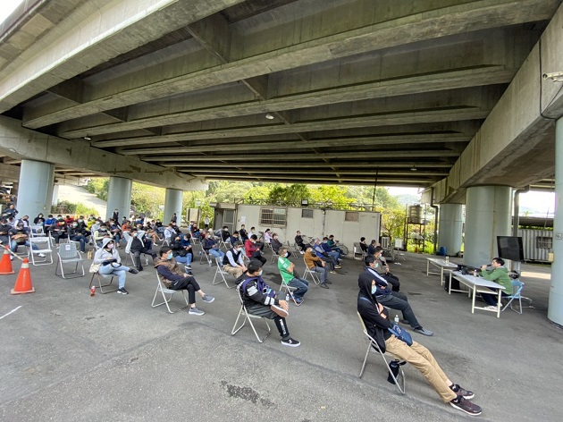 為兼顧計程車駕駛人工作權益及因應疫情，新北市警察局首度移至戶外辦理講習 | 文章內置圖片