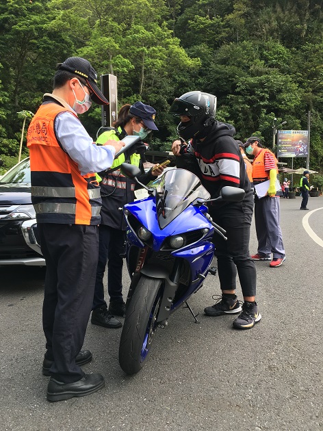 监警联合抓改装抓超速 新店警假日北宜加强执法 | 文章内置图片