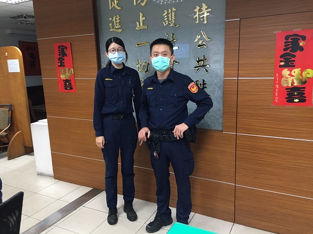 沒吃早餐血糖低 土城警攙扶跌倒翁返家 | 文章內置圖片