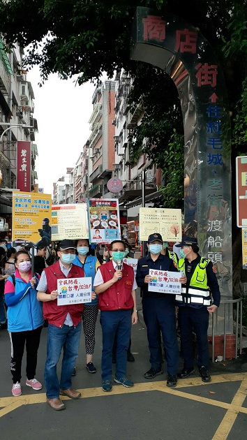 周末好天氣 淡水老街商圈部份人潮回流 淡水警協助配合人、車分流 | 文章內置圖片