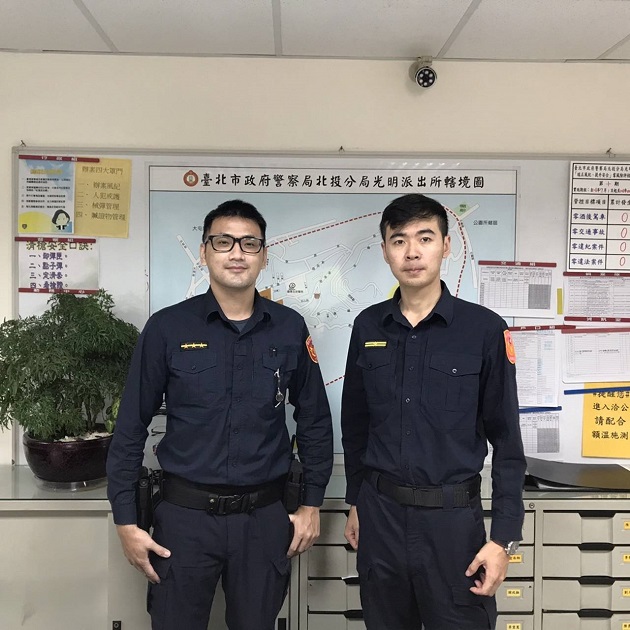 男子輪椅半路沒電 警察即刻救援 | 文章內置圖片