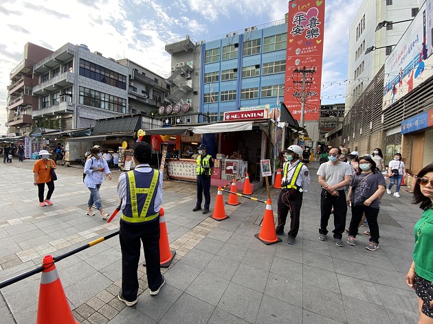 51連續假期因應淡水老街商圈人潮聚集 淡水警配合執行人、車分流措施 | 文章內置圖片