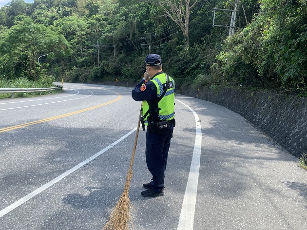 玉警即時清除路障 有效防止交通事故 | 文章內置圖片