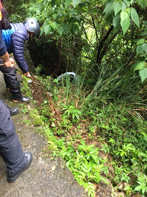 翁返家不慎翻落山溝 北投警急救命 | 文章內置圖片