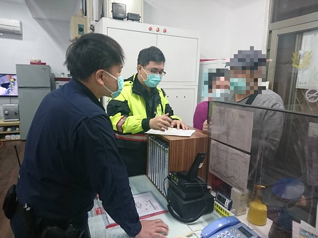 失憶老嫗失憶離家迷途，金山暖警協助返家團聚 | 文章內置圖片