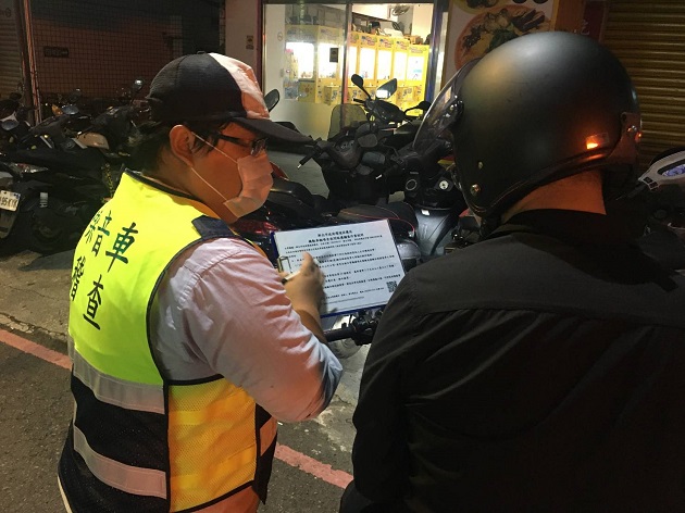 環警聯合抓改裝噪音車 新店警2小時取締31台 | 文章內置圖片