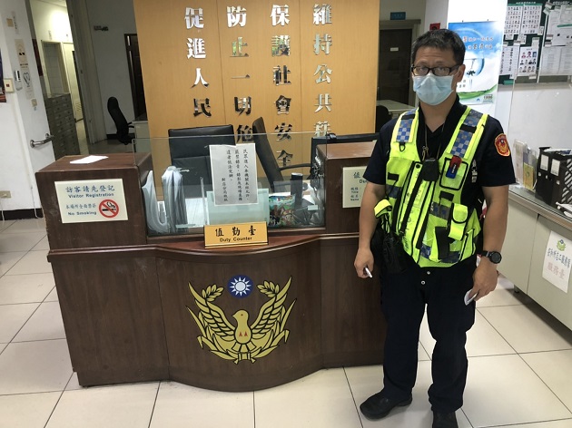 八旬老婦迷走交流道好危險 新店警解圍 | 文章內置圖片