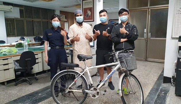 名牌自行车失而復得 孟加拉留学生大赞台湾警察棒