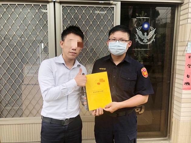 女子拾获四千万合约书吓傻 淡水警调电眼拯救粗心男饭碗 | 文章内置图片