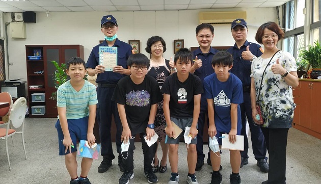 「一日小记者」国小学童採访南港警察