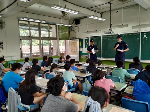 「一日小記者」國小學童採訪南港警察 | 文章內置圖片