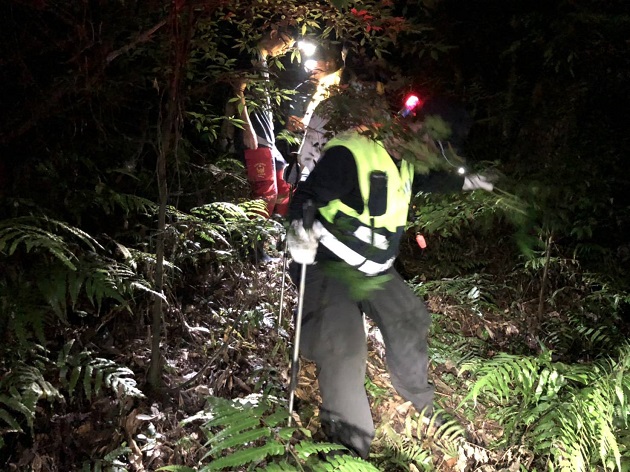 賞夜景登山步道迷失方向 警消暗夜救援 | 文章內置圖片