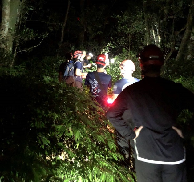 賞夜景登山步道迷失方向 警消暗夜救援 | 文章內置圖片