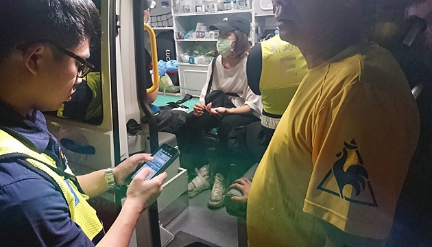 賞夜景登山步道迷失方向 警消暗夜救援 | 文章內置圖片