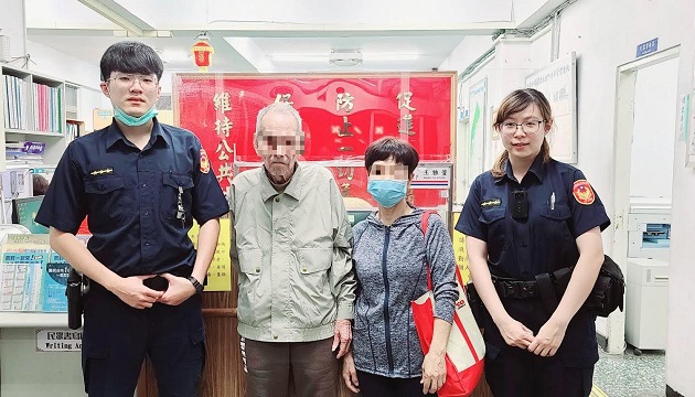 八旬失智翁迷途  北投熱心警助返家