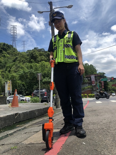 新店区太平宫捐赠太阳能警示灯 与警分局一同守护驾驶人回家的路 | 文章内置图片