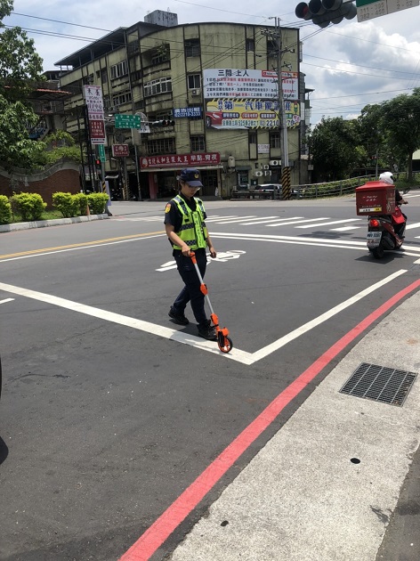 新店區太平宮捐贈太陽能警示燈 與警分局一同守護駕駛人回家的路 | 文章內置圖片