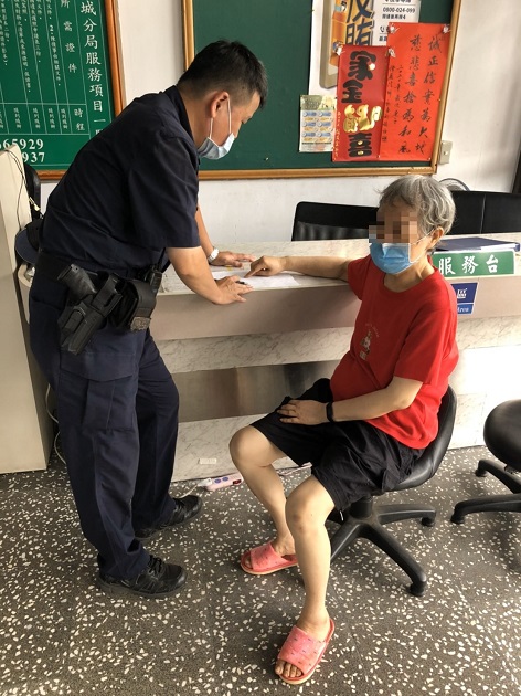 迷途老妇忘了回家路 土城警积极助返家 | 文章内置图片