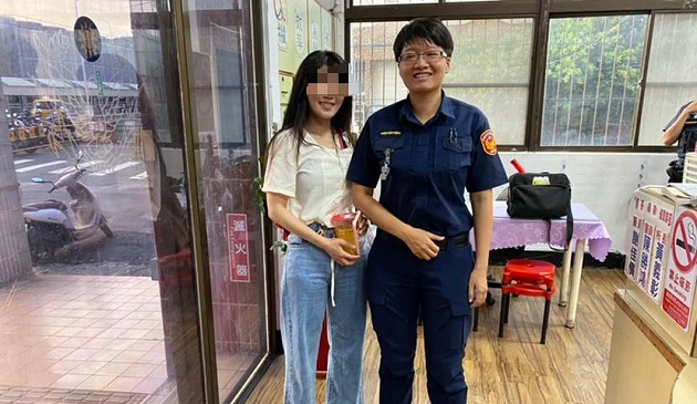 女搭公车遗失名牌包包暖警速寻回