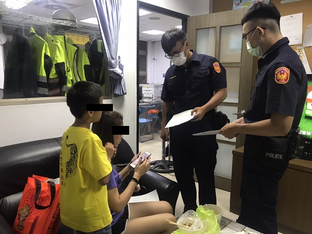 熱心暖警助迷途身障7歲兒童找尋慈母 | 文章內置圖片