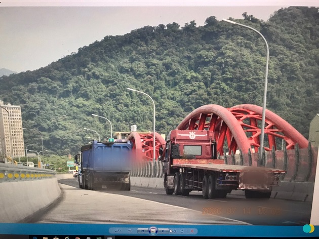 峡警取缔三莺大桥违规车辆 建构安全顺畅的交通环境 | 文章内置图片