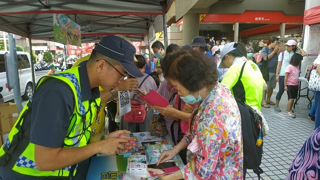 登山健行一起走 士林交通安全宣導作伙GO