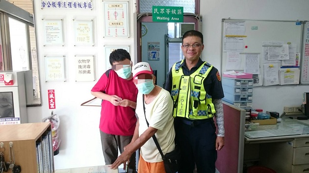 少年独自搭车三访派出所 淡水警暖心助返家