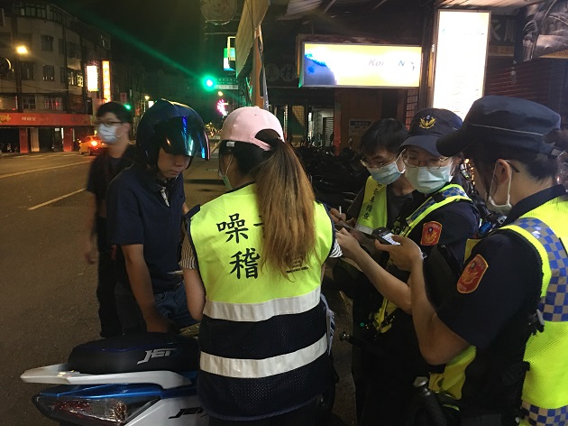 机车安全月执法无假期，新店警强力取缔无照驾驶及噪音车 | 文章内置图片