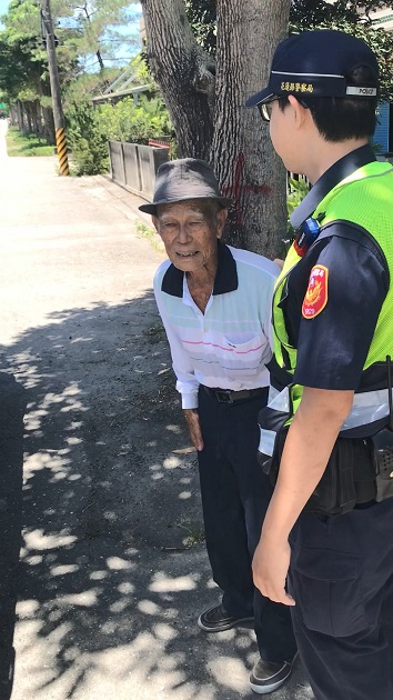 烈日炎炎像火炉 玉警贴心送就医长者返家 | 文章内置图片