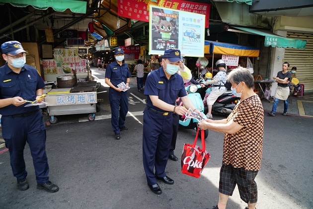 路口慢看停 永和警宣導「路口安全」大執法 | 文章內置圖片