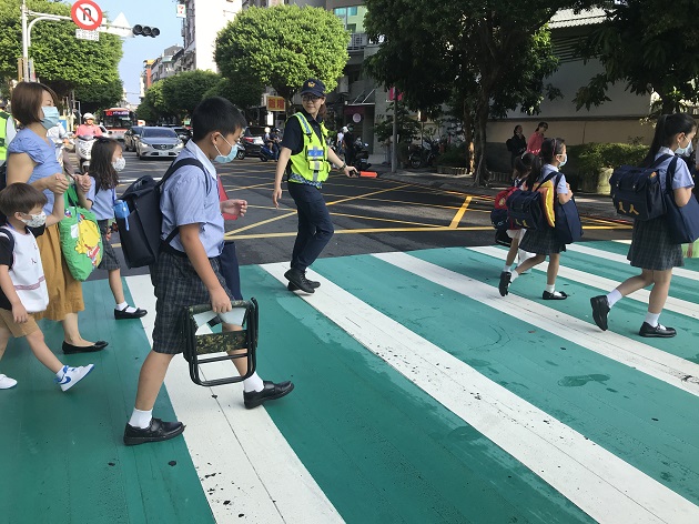 遏止病毒蔓延，永和分局与学校共同维护学童上、放学安全 | 文章内置图片