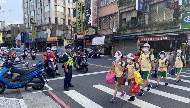 迎接新学期 新庄警分局守护学童安全