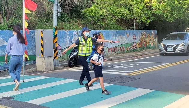 開學了!淡水警啟動護童及學(幼)童車稽查專案 學童安心家長放心