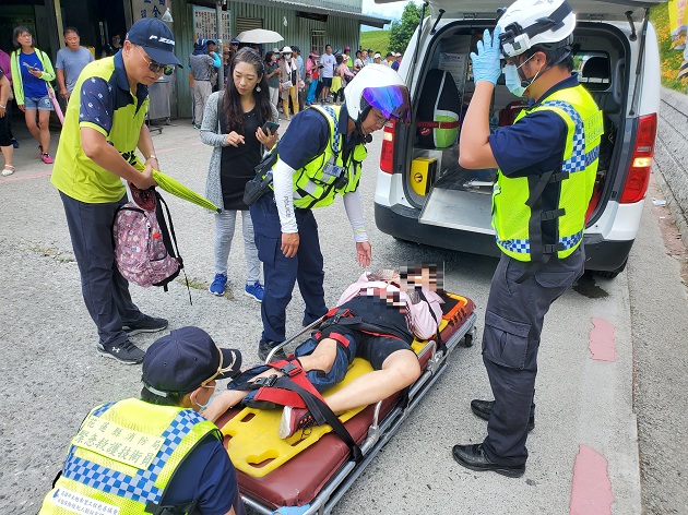 游客赏花不慎跌倒无法动弹 玉警即时协助送医 | 文章内置图片