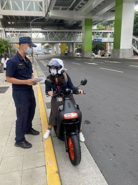 响应全国交通安全週 中和警加强路口行人安全宣导 | 文章内置图片