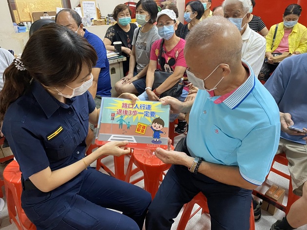 「交通安全週」海山警加强宣导「路口停让，安全最大」！ | 文章内置图片