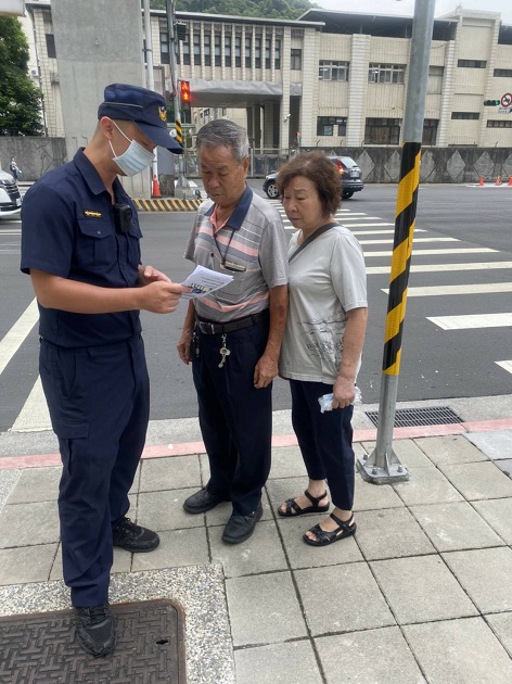 响应全国交通安全週 中和警加强路口行人安全宣导 | 文章内置图片