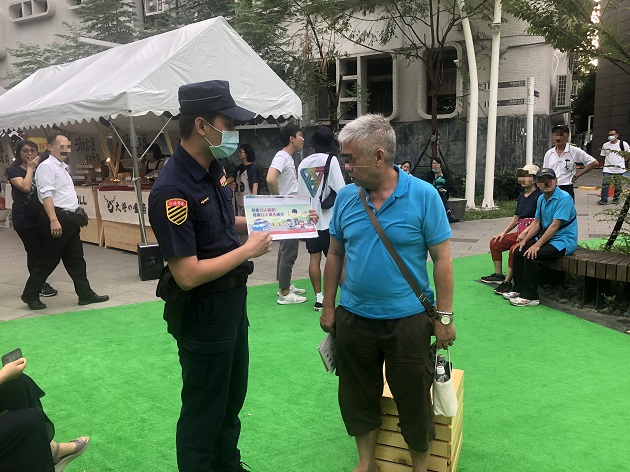 板橋警府中456行政園區快閃宣導 路口「慢、看、停」！ | 文章內置圖片