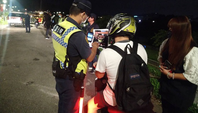 土城警路口安全大执法 结合噪音车稽查密集宣导