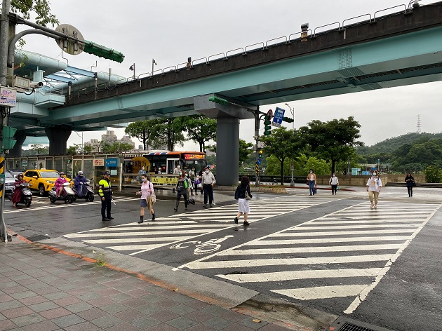 搭乘大众运输工具，动物园与猫空一次逛个够 | 文章内置图片