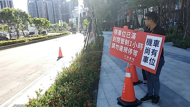 中秋假期車潮預計今下午湧現 新莊警加強警力疏導