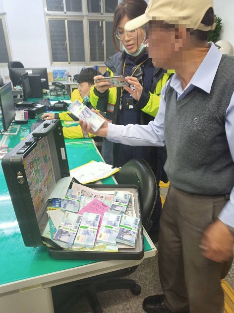 老翁遗失70万元现金  万华警鹰眼迅速寻获 | 文章内置图片